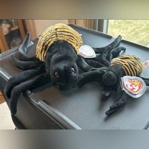 Ty Beanie Baby and Buddy “Spinner” the Spider Creepy Crawly Halloween Decor